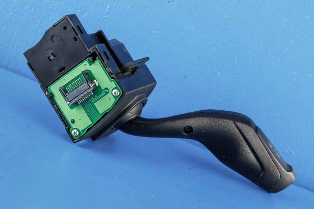 Bryter blink til Ford Focus 2011-2014 (Type III, Fase 1)  (FORD|AV6T-13335-AB|)