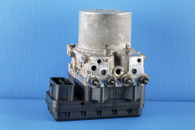 ABS sentral til Toyota RAV4, 2013-2015 (Type IV, Fase 1) (ADVICS|133800-0710)