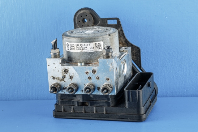 ABS sentral til VW Passat, 2015-2019 (Fase 1) (B8) (B8) (VAG|3Q0 614 517 S)