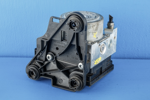ABS sentral til VW Passat 2015-2019 (Fase 1) (B8) (B8) (VAG|3Q0 614 517 S|3Q0 907 379 S|)