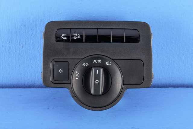 Bryter lys til Mercedes Vito, 2014-->> (W447) (W447) (MERCEDES|A 246 905 02 50)