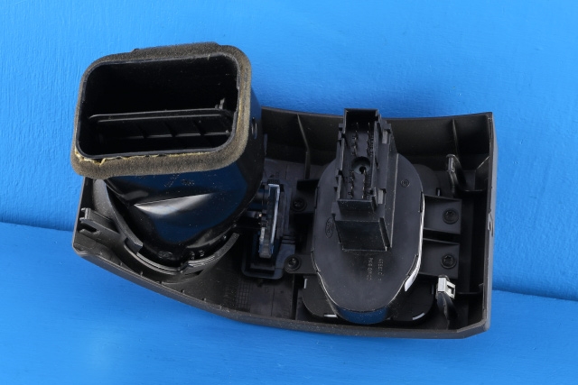 Dashbord friskluftdyse venstre til Land Rover Discovery 2005-2009 (Type III)  (LAND ROVER|JBD500210XXX|)