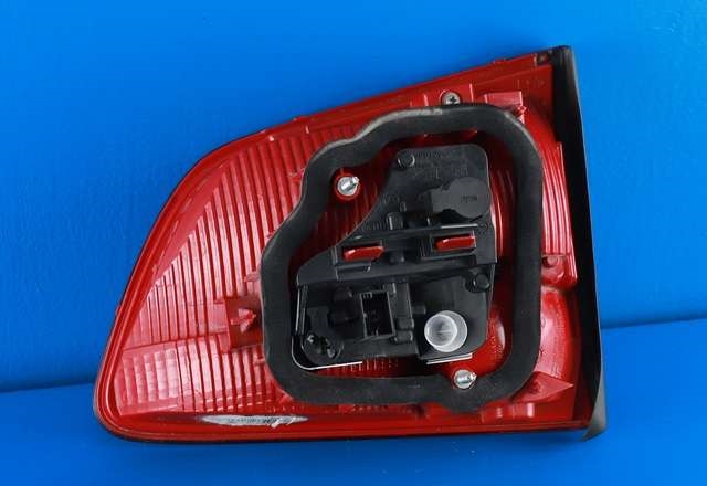 Baklykt venstre indre til VW Touran 2010-2015 (Type I, Fase 3)  (VAG|1T0 945 093|)