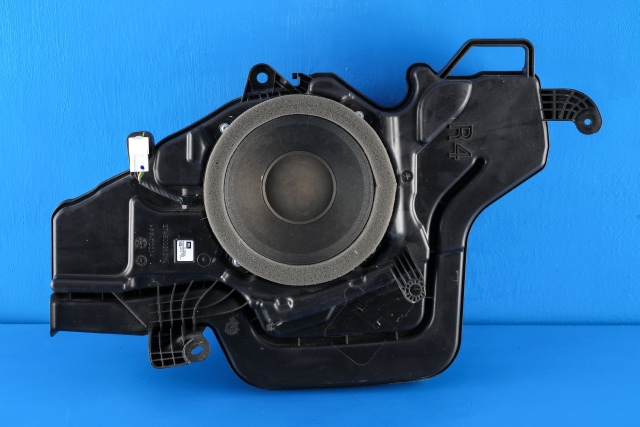 Bilstereo sub-woofer til Toyota RAV4, 2016-2019 (Type IV, Fase 2) (TOYOTA|86150-0R030)