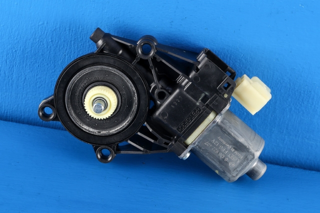 Ruteheis, kun motor, høyre foran til Ford Fiesta 2008-2012 (Type VI, Fase 1) (BOSCH|0 130 822 407|8A61-14553-A|)