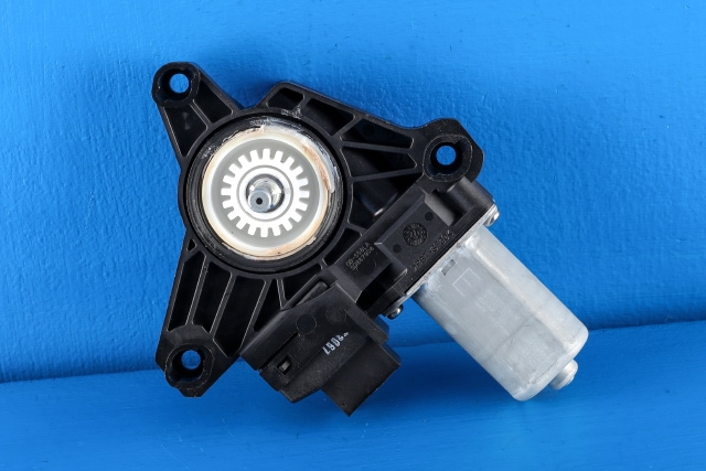 Ruteheis, kun motor, venstre bak til Mercedes GLC 2015-2022 (X253) (X253) (MERCEDES|A 213 906 05 02|)