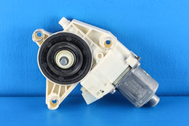 Ruteheis, kun motor, venstre foran til Mercedes E-Klasse 2013-2016 (Fase 2) (W212) (W212) (BOSCH|0 130 822 503|A 204 820 01 42|)