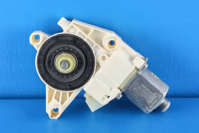 Ruteheis, kun motor, venstre bak til Mercedes E-Klasse 2009-2013 (Fase 1) (W212) (W212) (BOSCH|0 130 822 505|A 204 820 05 42|)