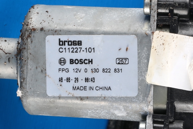 Ruteheis høyre foran til Ford Mondeo 2019-->> (Type V, Fase 2) (BOSCH|0 130 822 831|DS73-F23200-BG|)