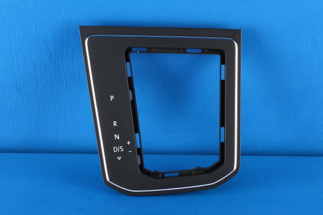 Dashbord diverse til VW Touran, 2015-2021 (Type II)  (VAG|5TB 713 203 C)