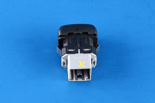 Bryter diverse til Ford Edge 2016-2019  (FORD|FT4T-14B178-AA|)