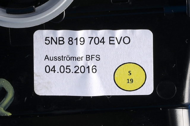 Dashbord friskluftdyse høyre til VW Tiguan 2016-2020 (Type II, Fase 1)  (VAG|5NB 819 704|)