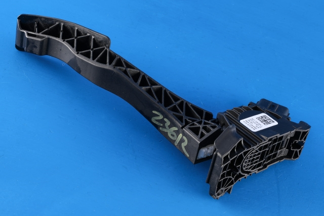 Pedal gass til VW Tiguan 2016-2020 (Type II, Fase 1)  (HELLA|6PV 010 621-13|5Q1 723 503 J|)