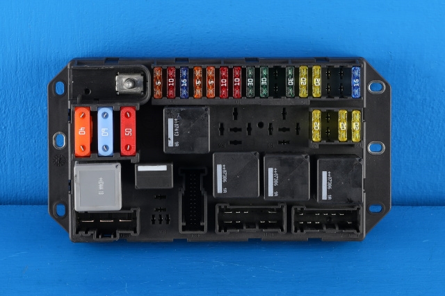 Sikringsboks til Land Rover Range Rover, 2002-2012 (Type III)  (LAND ROVER|YQE500370)
