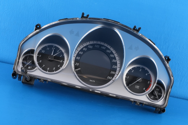 Instrumentpanel til Mercedes E-Klasse, 2009-2013 (Fase 1) (W212) (W212) (MERCEDES|A 212 900 58 03)