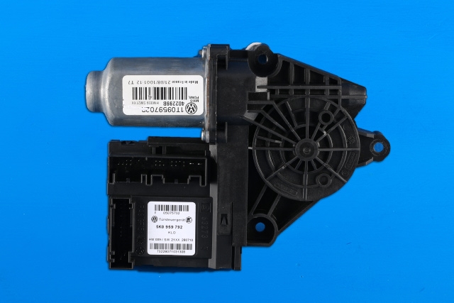 Ruteheis, kun motor, høyre foran til VW Caddy 2010-2015 (Type III, Fase 2) (VAG|1T0 959 702 R|)