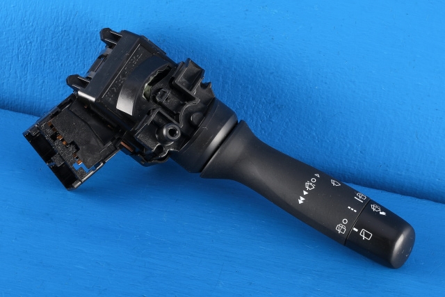 Bryter visker til Toyota Urban Cruiser, 2009-2014  (TOYOTA|52230-17F704)