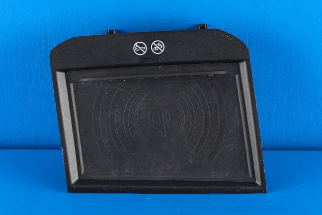 Dashbord trådløs mobillader til Peugeot 5008, 2017-->> (Type II)  (PEUGEOT|98 134032 80)