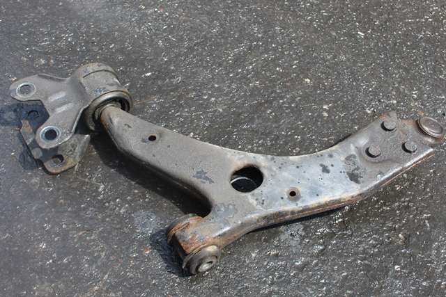 Bærebru høyre foran nedre til Volvo V40, 2012-2019