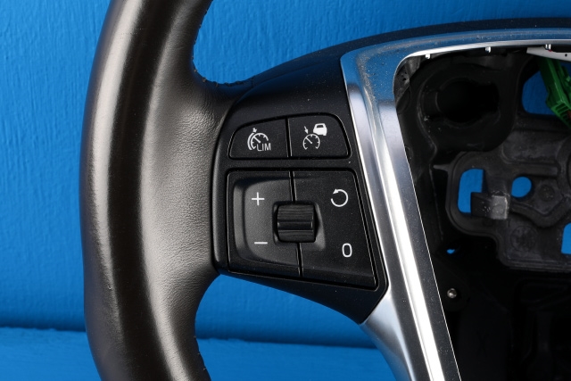 Ratt til Volvo V40 2012-2019  (VOLVO|P31390323|)