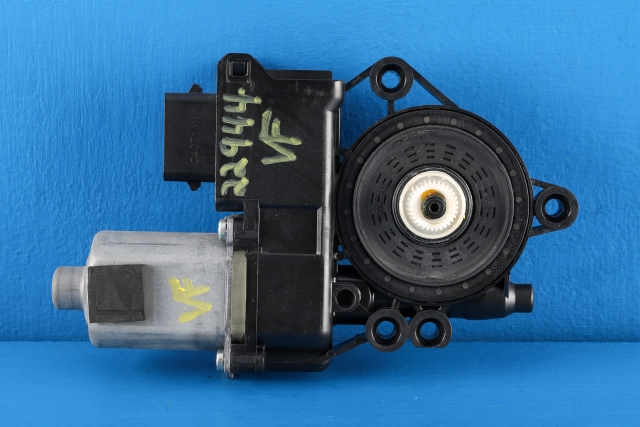 Ruteheis, kun motor, venstre foran til Hyundai i40 2012-2017 (HYUNDAI|82450-3Z010|)