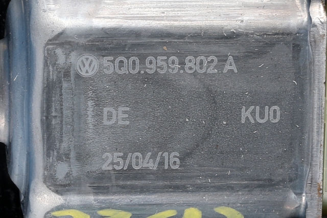 Ruteheis høyre bak til VW Tiguan 2016-2020 (Type II, Fase 1)  (VAG|5Q0 959 802 A|)
