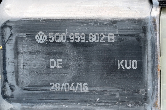 Ruteheis venstre foran til VW Tiguan 2016-2020 (Type II, Fase 1)  (VAG|5Q0 959 802 B|)