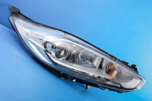 Frontlykt høyre halogen til Ford Fiesta, 2013-2017 (Type VI, Fase 2)  