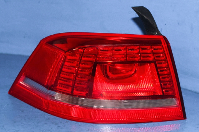 Baklykt venstre ytre til VW Passat, 2011-2015 (B7) (B7) (VAG|3AE 945 207 B)