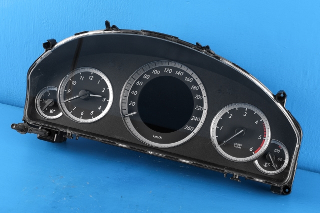 Instrumentpanel til Mercedes E-Klasse, 2009-2013 (Fase 1) (W212) (W212) (MERCEDES|A 212 900 08 14)