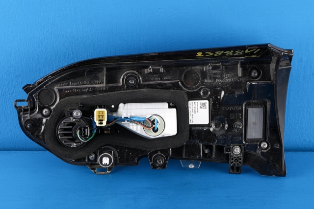 Baklykt venstre indre til Toyota RAV4 2019-->> (Type V) (TOYOTA|81590-42062|)