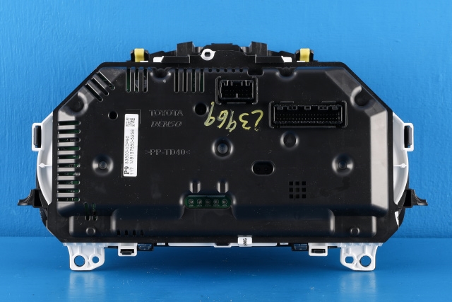 Instrumentpanel til Toyota Yaris 2012-2014 (Type III, Fase 1)  (DENSO|157550-5256|83800-0DP90|)