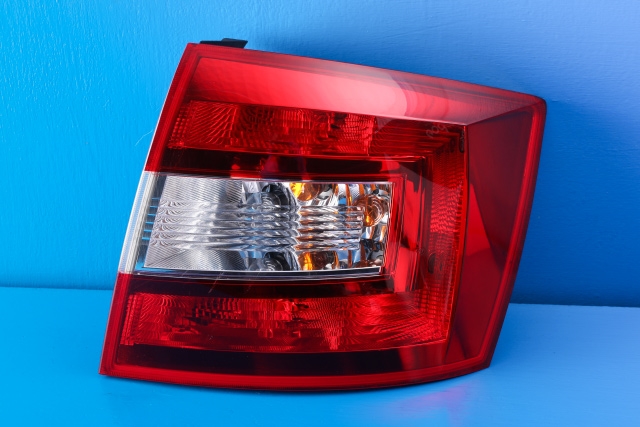 Baklykt høyre til Škoda Rapid, 2012-2019  (VAG|5JJ 945 096)