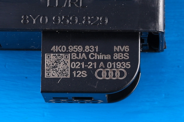 Bryter baklukeåpner til Audi Q4 e-tron 2021-->>  (VAG|4K0 959 831|)