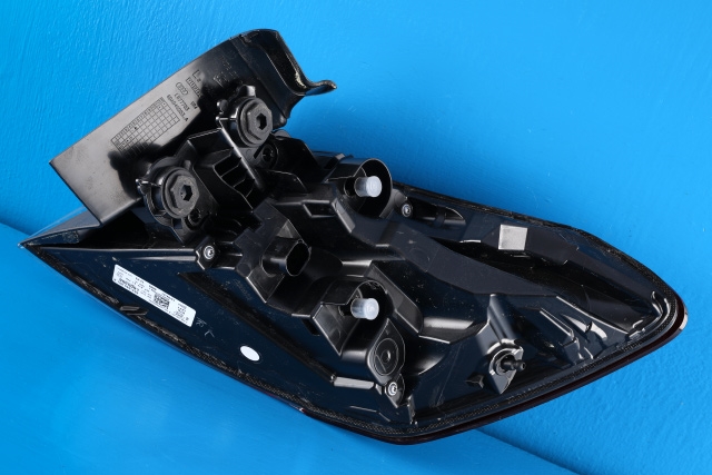 Baklykt venstre ytre til Audi Q4 e-tron 2021-->>  (VAG|89A 945 091 B|)