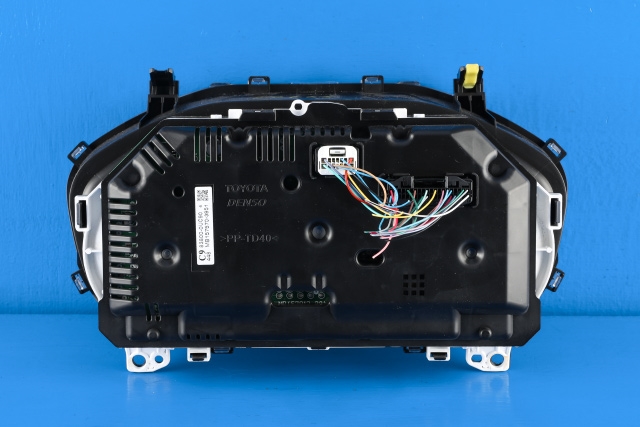 Instrumentpanel til Toyota Yaris 2014-2020 (Type III, Fase 2) (DENSO|157570-3951|83800-0UC90|)