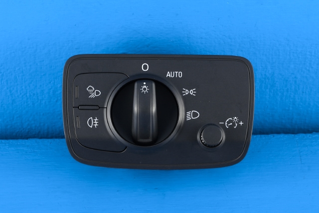 Bryter lys til Audi Q2, 2016-->>  (VAG|8V0 941 531 AQ)