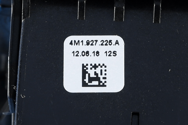 Bryter elektrisk håndbrekk/parkbrems til Audi RS4 2018-->>  (VAG|4M1 927 225 A|)