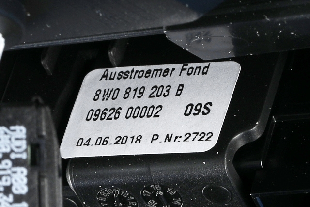 Dashbord friskluftdyse til Audi RS4 2018-->>  (VAG|8W0 864 376|)