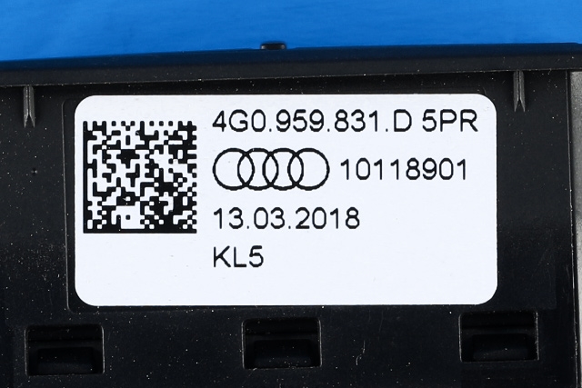 Bryter baklukeåpner til Audi RS4 2018-->>  (VAG|4G0 959 831 D|)
