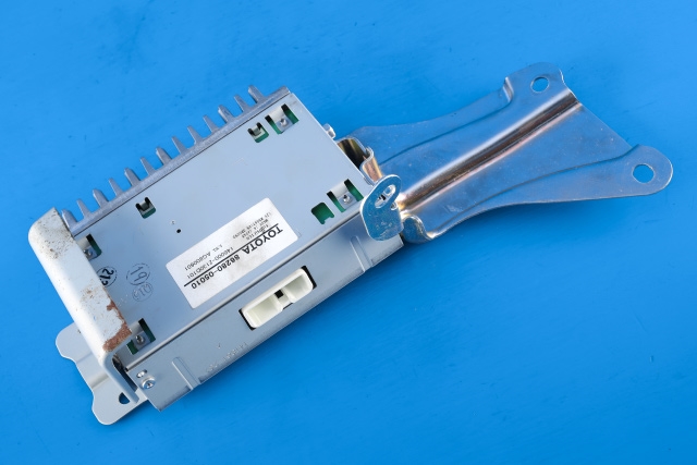 Bilstereo forsterker til Toyota Avensis, 2009-2015 (Type III, Fase 1)  (TOYOTA|86280-05010)