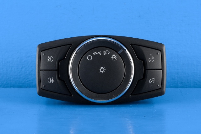 Bryter lys til Ford Mondeo, 2014-2019 (Type V, Fase 1)  (FORD|DG9T-13D061-FCW)