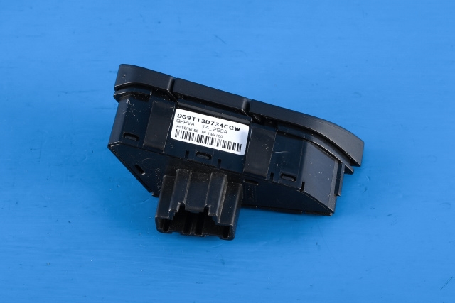 Bryter diverse til Ford Mondeo 2014-2019 (Type V, Fase 1) (FORD|DG9T-13D734-CCW|)