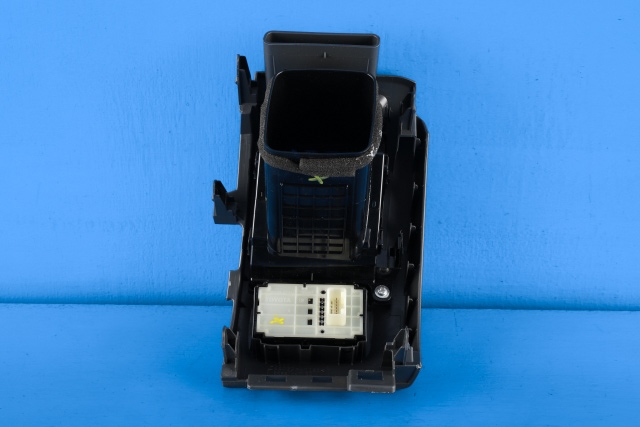 Dashbord friskluftdyse venstre til Toyota Prius +7 2012-2020 (Type III) (stasjonsvogn) (stasjonsvogn) 