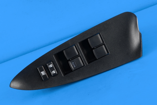 Bryter ruteheis førerdørspanel til Toyota RAV4 2006-2009 (Type III, Fase 1)