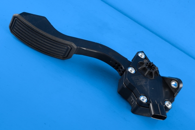 Pedal gass til Toyota RAV4 2006-2009 (Type III, Fase 1) (DENSO|198800-7270|78110-42010|)