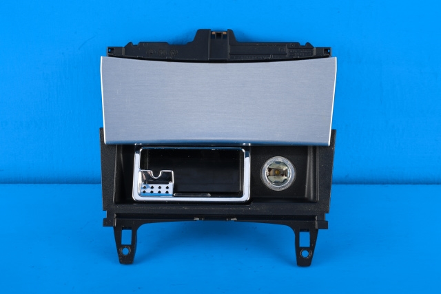 Dashbord askebeger til Mercedes C-Klasse 2011-2014 (Fase 2) (W204) (W204) (MERCEDES|A 204 680 01 79|)