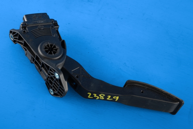 Pedal gass til Suzuki Vitara 2015-->> (Type IV) (HELLA|6PV 009 074-09|49400-68L51|)