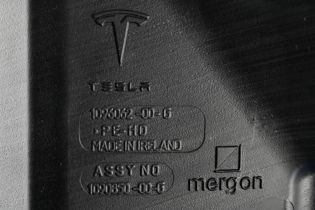 Spylertank foran til Tesla Model 3 2018-2023 (Fase 1)  (TESLA|1096062-00-G|)
