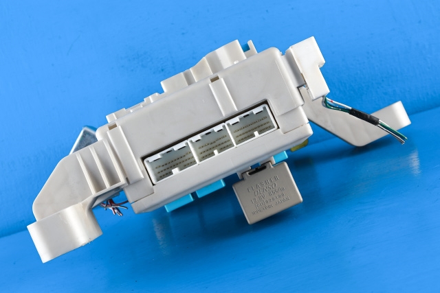 Sikringsboks til Toyota Land Cruiser 120 2002-2009